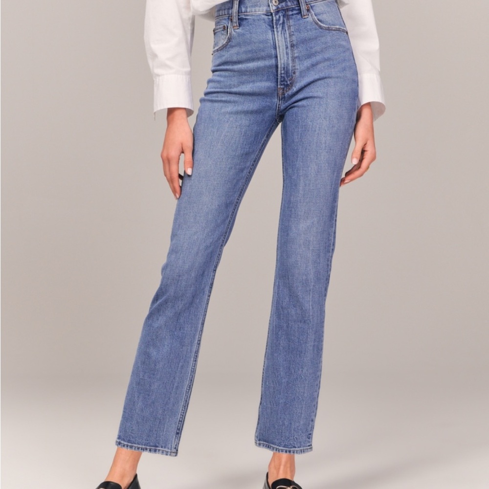 A&F Ultra High Rise Ankle Straight Jeans New/Never worn! 27/4 Short Medium Wash